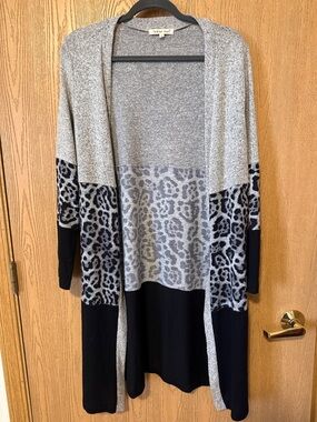 indigo soul Gray and Black Leopard-Panel Open Cardigan
